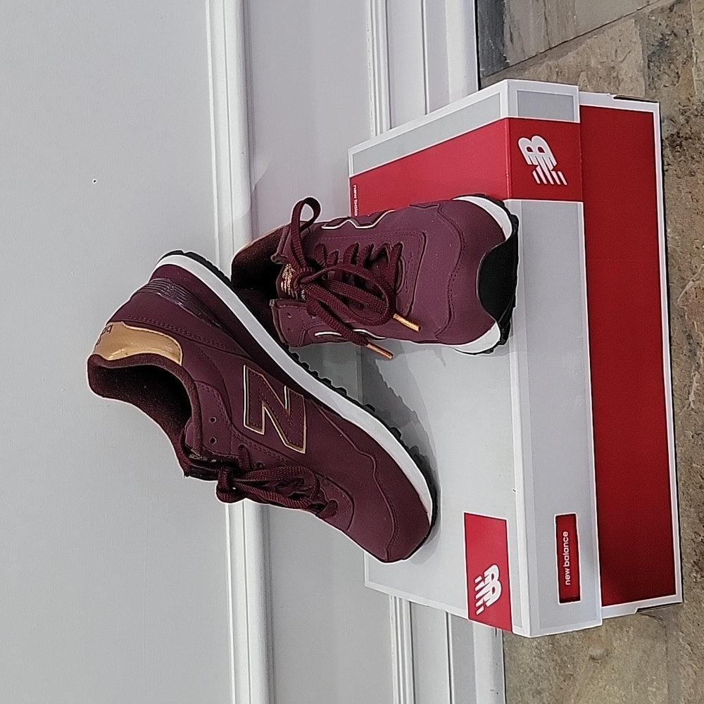 New Balance classic 515 purple & gold size 8